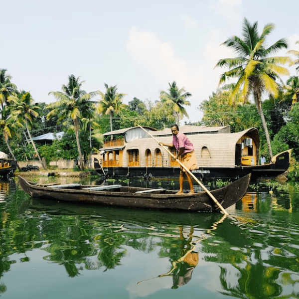 Escape to Serenity: Luxury Houseboat Services in Alleppey